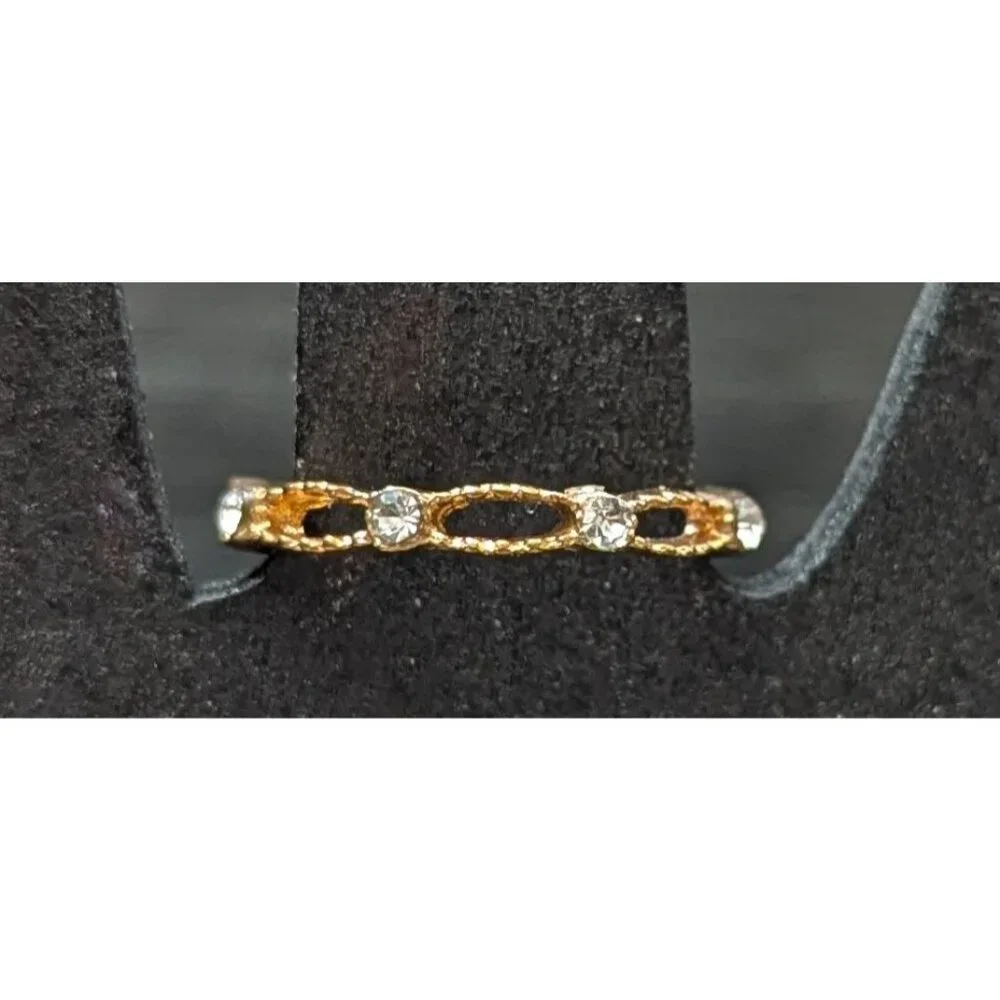 Vintage GoldTone Open Link Band Ring With Clear Rhinestone Accents Size 5.25‎